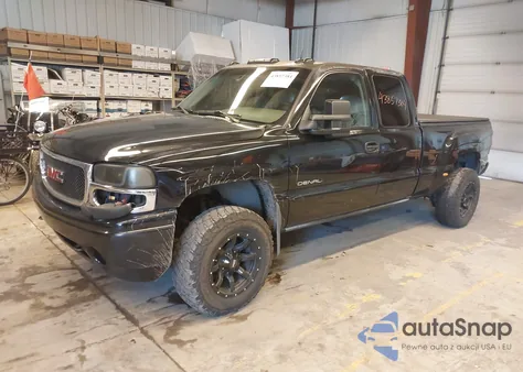 2002 GMC Sierra 1500 Denali z USA, uszkodzony, nr VIN 2GTFK69U821399244